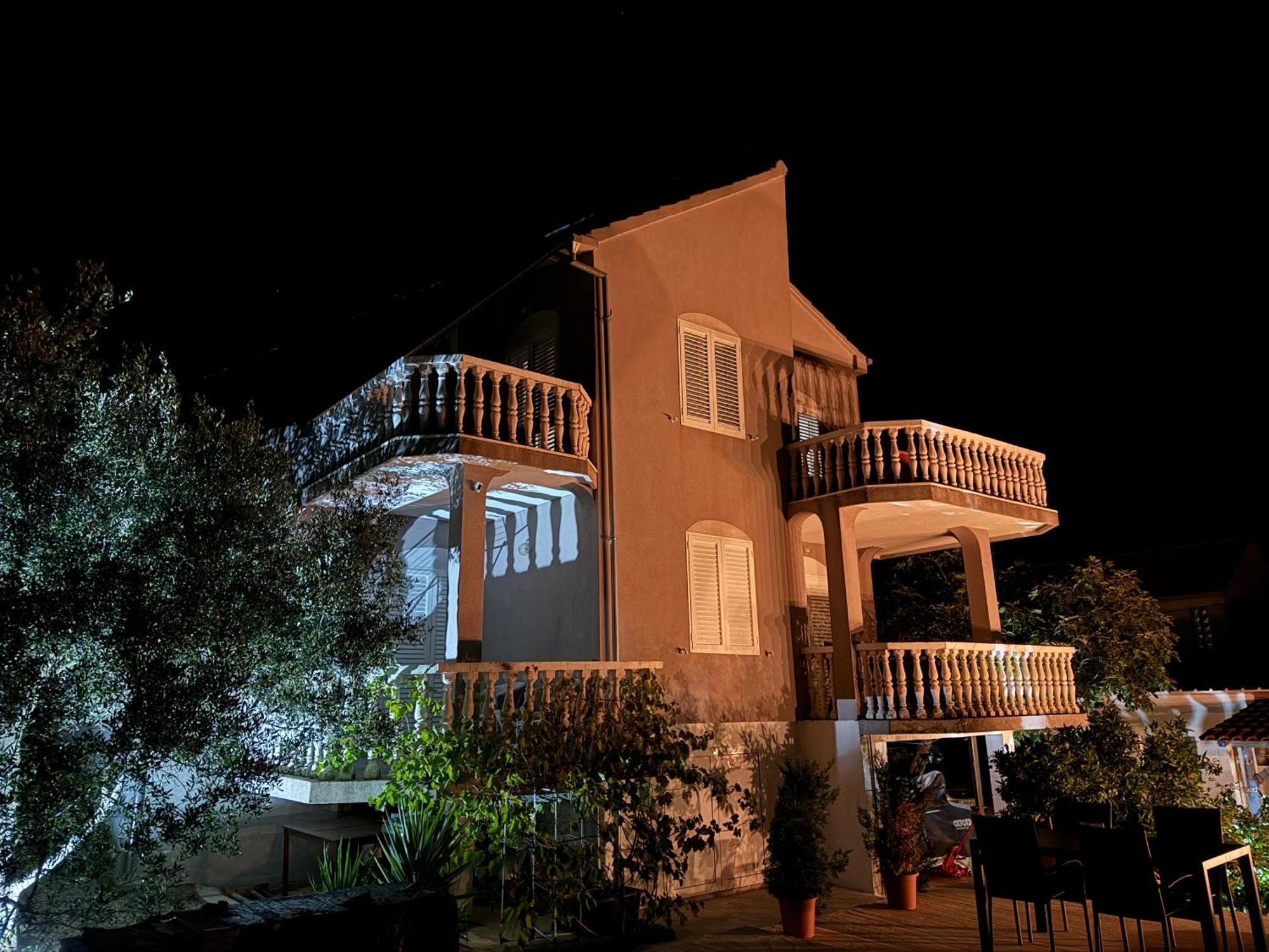 Spacious Apartment Amaros Korcula Town Luaran gambar